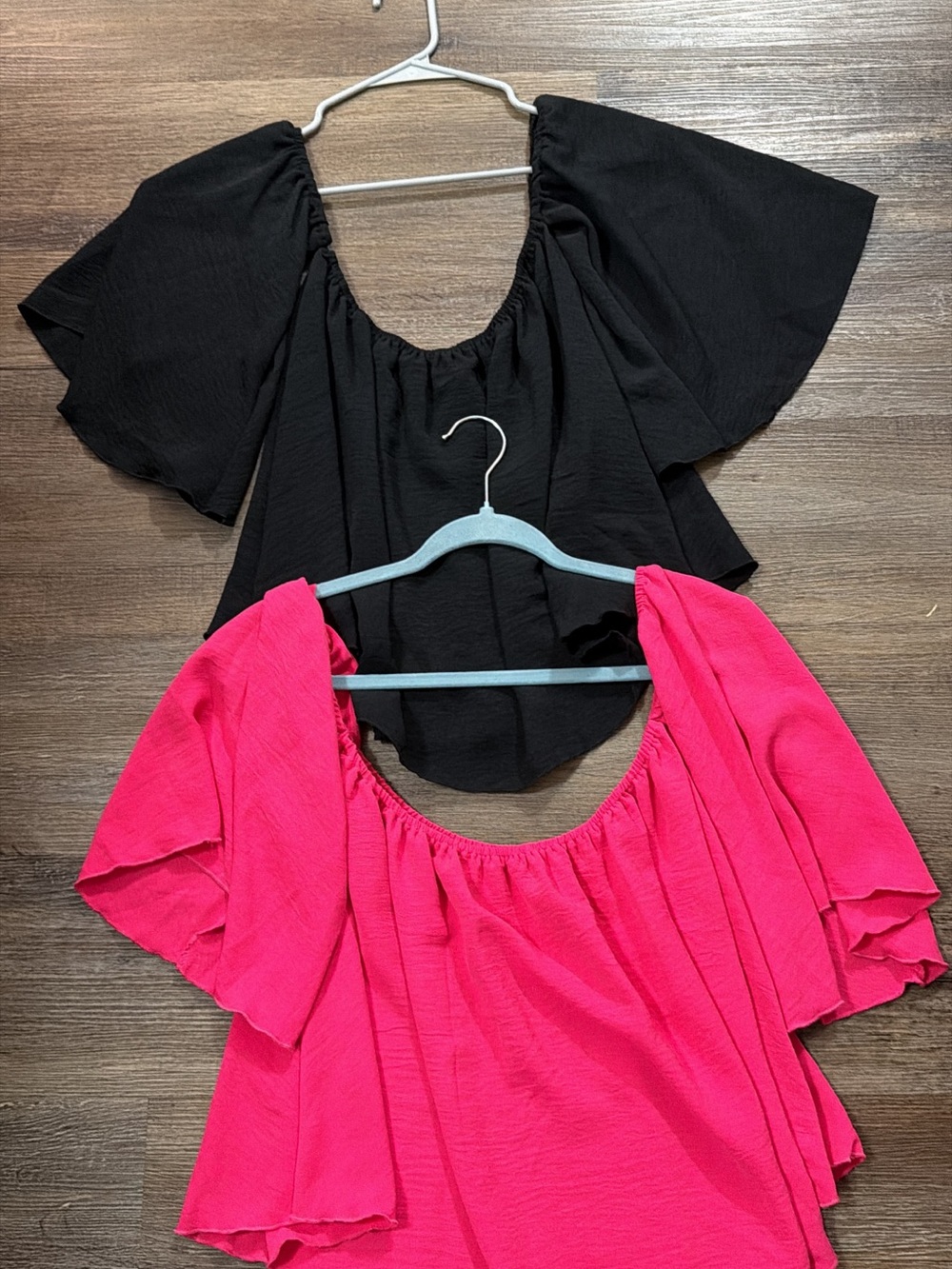 Women’s Off-Shoulder Flutter Sleeve Top - Black / Hot Pink